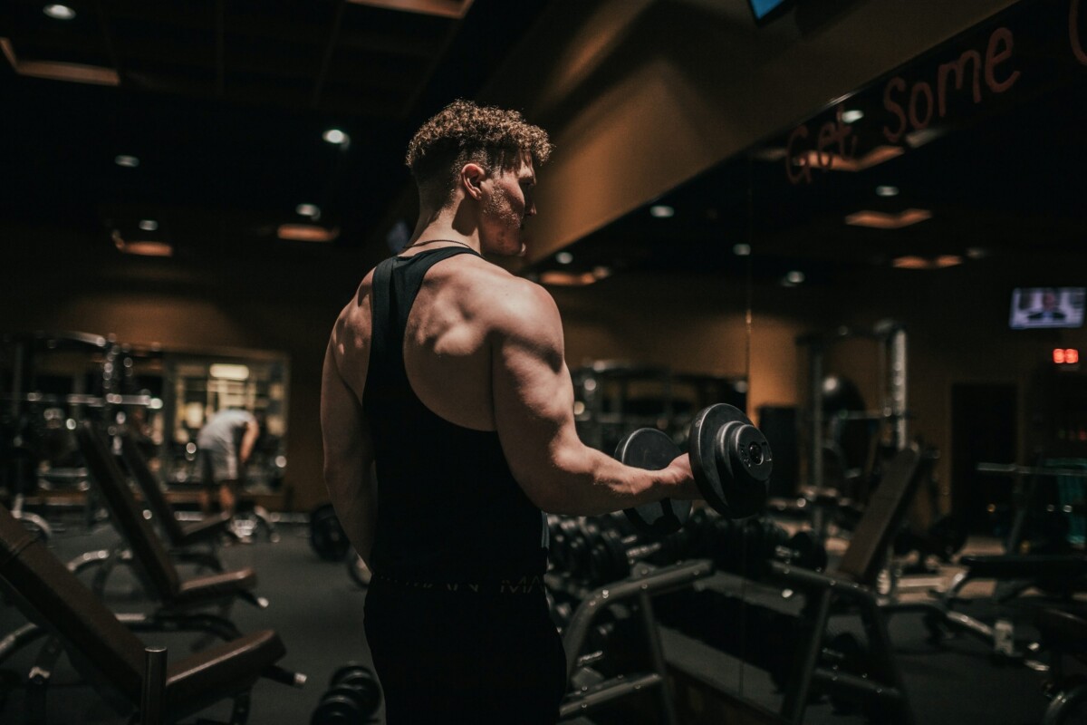 Effektives Hanteltraining: Steigere deine Kraft und Flexibilität